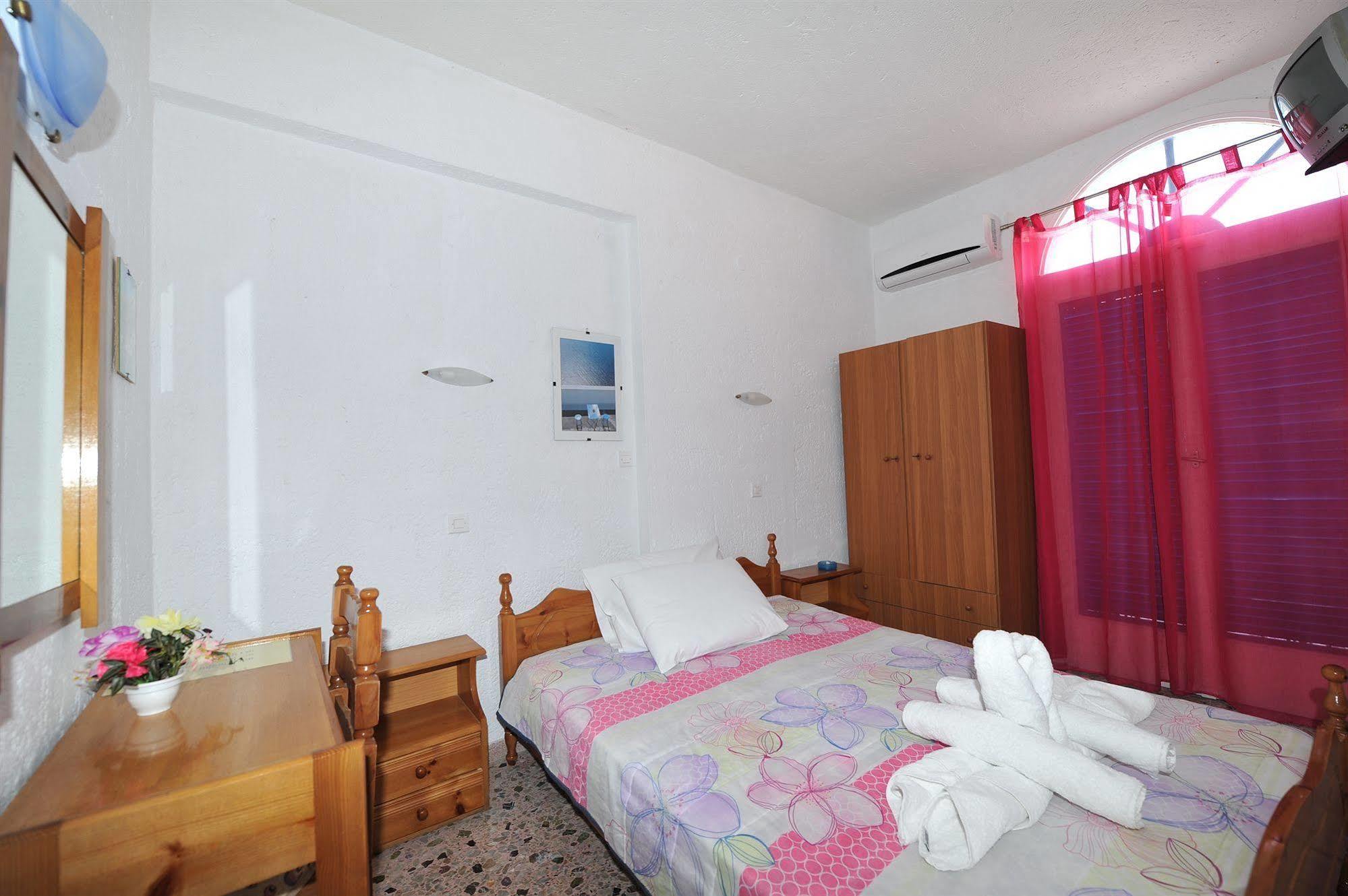 Santa Irini Hotel เปริสซา ภายนอก รูปภาพ