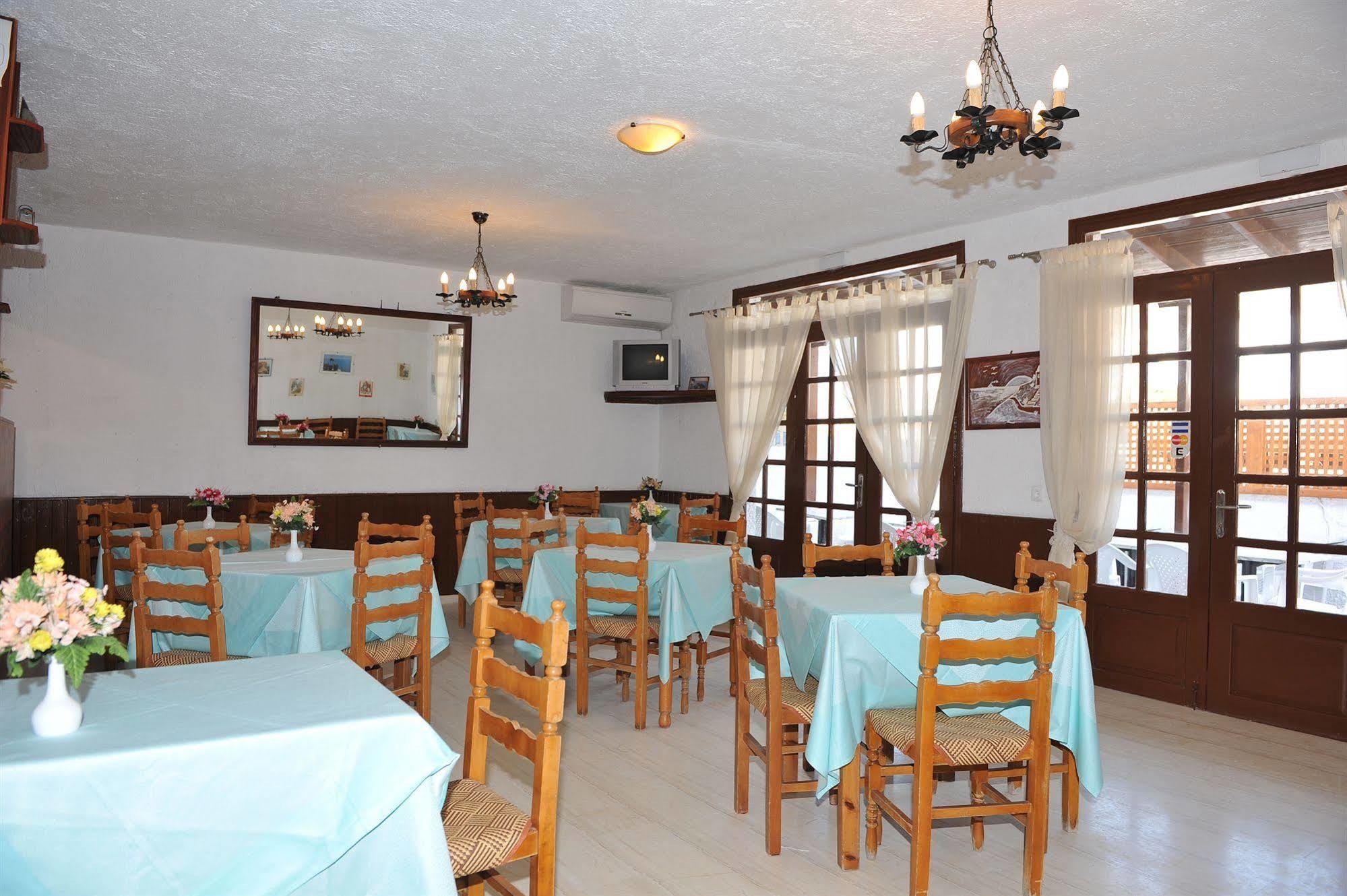 Santa Irini Hotel เปริสซา ภายนอก รูปภาพ